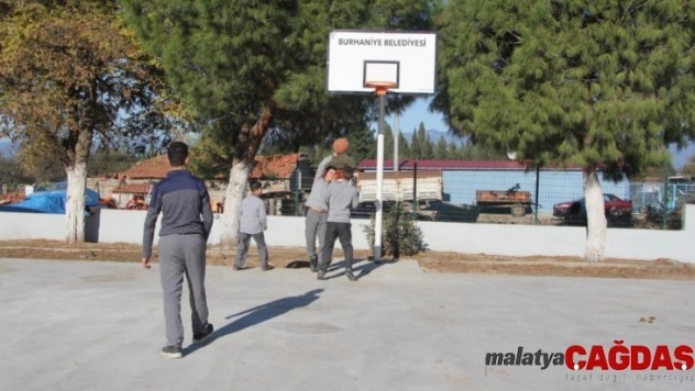 Burhaniye Belediyesi öğrencileri spora özendiriyor