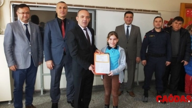 Burhaniye'de 10 bin öğrenci karne sevinci yaşadı