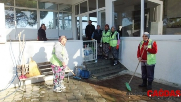 Burhaniye'de camilere bakım