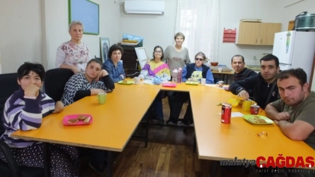 Burhaniye'de engelliler için el sanatları kursu açıldı