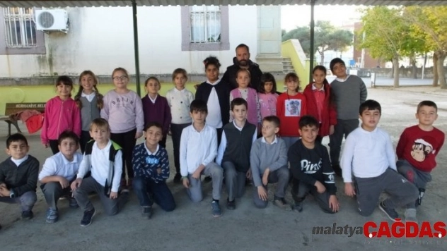 Burhaniye'de ilkokulda düzenlenen halk oyunları kursu ilgi gördü