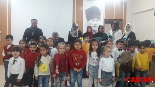 Burhaniye'de minikler Kur'an Kursunun birinci dönemini tamamladı.