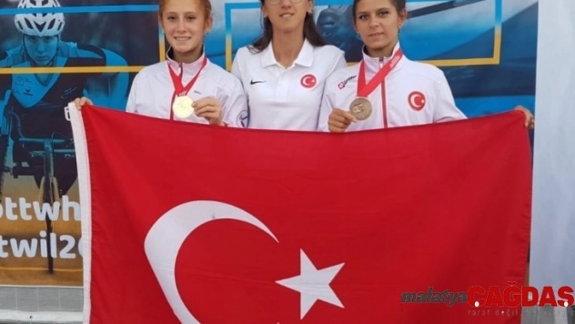 Burhaniye'de özel sporcular dünya şampiyonu oldu