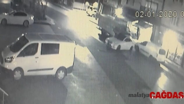 Bursa'da freni boşalan kamyonet 4 aracı biçti...O anlar kamerada