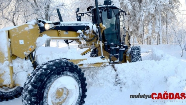 Bursa'da karla mücadele sürüyor