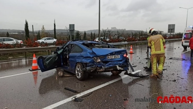 Bursa'da otobanda su birikintisi faciası...Lüks otomobil sürücüsü sıkışarak öldü