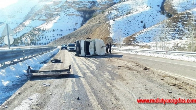 Büyükbaş hayvan yüklü kamyon devrildi: 1 yaralı