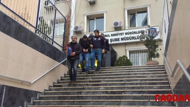 Büyükçekmece'de silah zoruyla market soyan şahıslar yakalandı