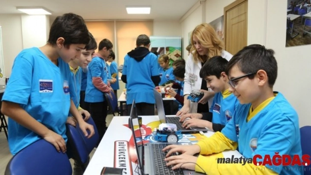 Büyükçekmeceli çocuklara 'Robotik Kodlama' eğitimi