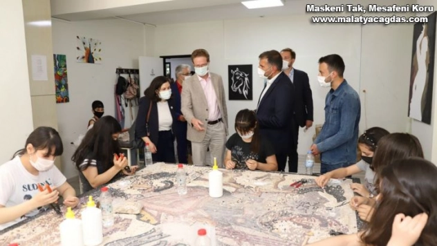 Büyükelçi Landrut kursiyerleri ziyaret etti