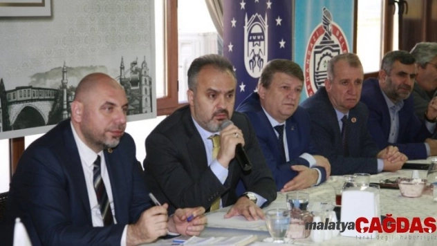 Büyükşehir Belediye Başkanı Alinur Aktaş Orhangazili muhtarlarla buluştu