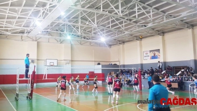 Büyükşehir Belediyesi Kadın Voleybol takımı emin adımlarla yoluna devam ediyor