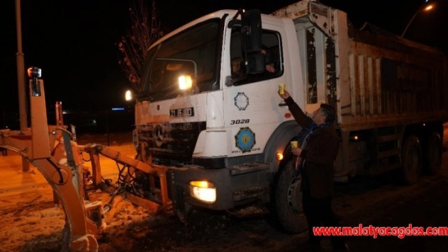 Büyükşehir Belediyesi'nden ekiplere çorba ikramı