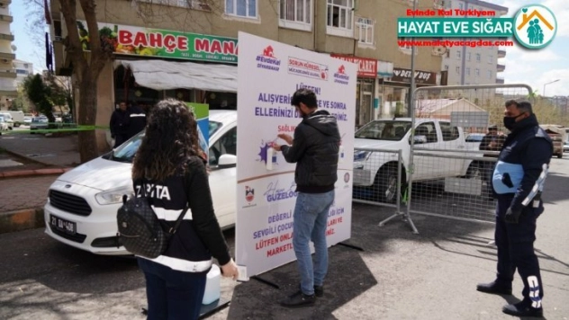 Büyükşehir Belediyesi semt pazarlarında maske ve eldiven denetimini sürdürüyor