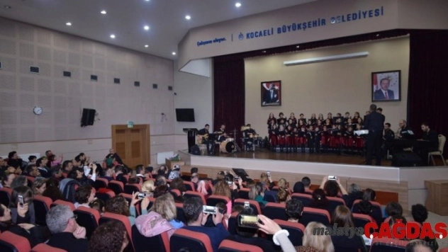 Büyükşehir Çocuk Korosu'nun konserine yoğun ilgi