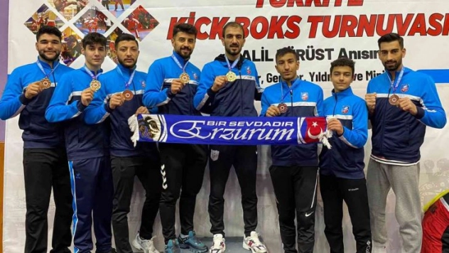 Büyükşehir'in altın yumrukları Ordu'da destan yazdı