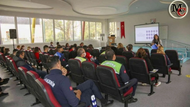 Büyükşehir, kadına şiddete karşı kendi personelini eğitiyor