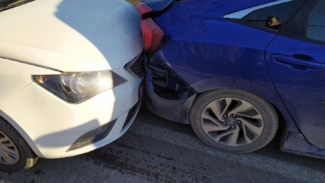 Buzlanma zincirleme kazaya neden oldu