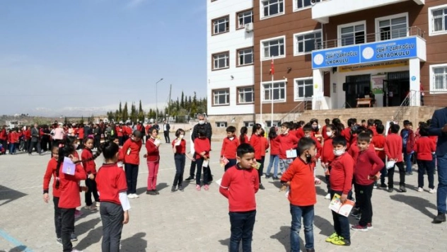 Cahit Zarifoğlu İlk ve Ortaokulunda kitap okuma etkinliği
