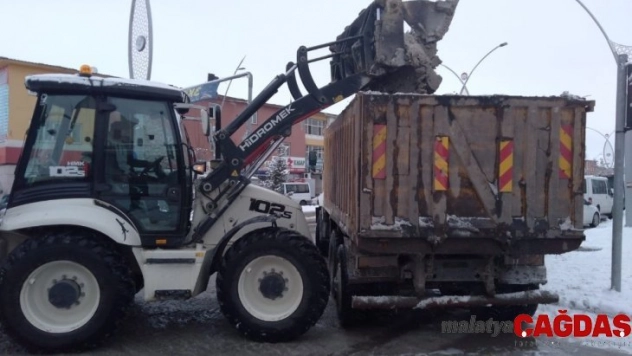Çaldıran Belediyesi kışın olumsuz yaşanmaması için kriz masası kurdu