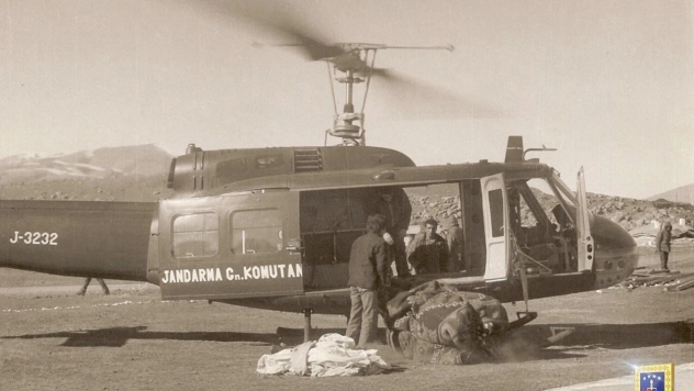 Çaldıran depreminin 50'nci yılında jandarmadan tarihi helikopter paylaşımı
