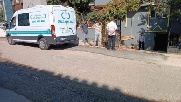 Çalıştığı iş yerinin deposunda ölü bulundu