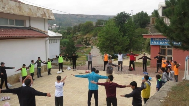 Cami gençliği kampta buluştu