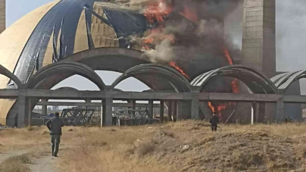 Cami inşaatında korkutan yangın