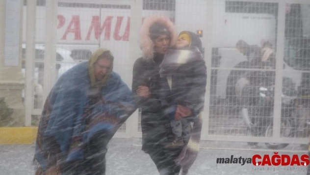 Çanakkale'de feribot seferleri durdu, 6 ilçede okullar tatil edildi