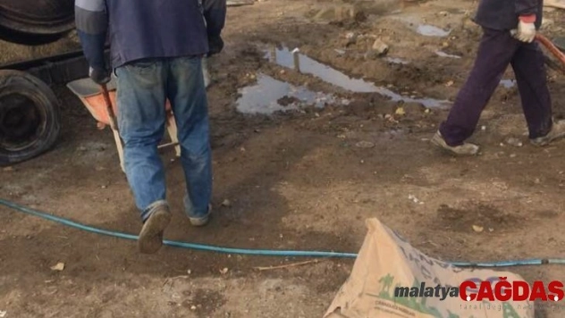 Çanakkaleli köylüler, omuz omuza verip meyve hali yapıyor