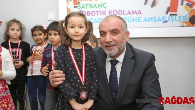 Canik'te öğrencilerin karne sevinci