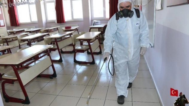 Çankaya'dan okullarda dezenfekte çalışması