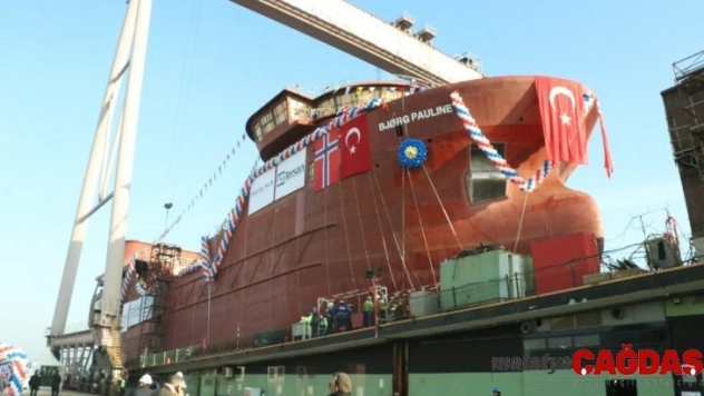 Canlı balık taşıma gemisi törenle denize indirildi