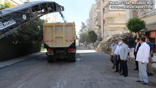 Canpolat, Ulubatlı'daki asfalt çalışmalarını inceledi