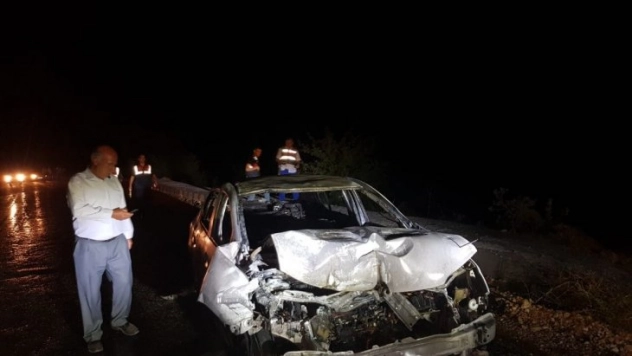 Çapa motoruyla çarpışan otomobil cayır cayır yandı