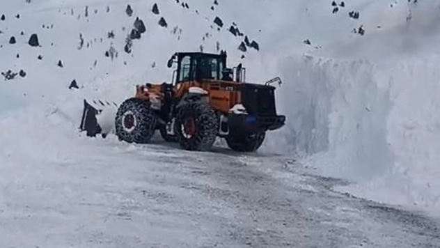 Çatak'ta 24 saatte 6 çığ düştü