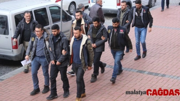 Çatışma bölgesine gitmeye çalışan DEAŞ şüphelileri sınırı geçmeye çalışırken yakalandı