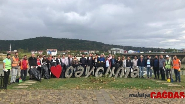 Çaycuma Gönüllüleri meyve bahçesi kuruyor