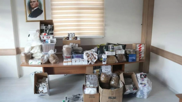 Çayırlı'da bir miktar kaçak tütün ve sigara ele geçirildi