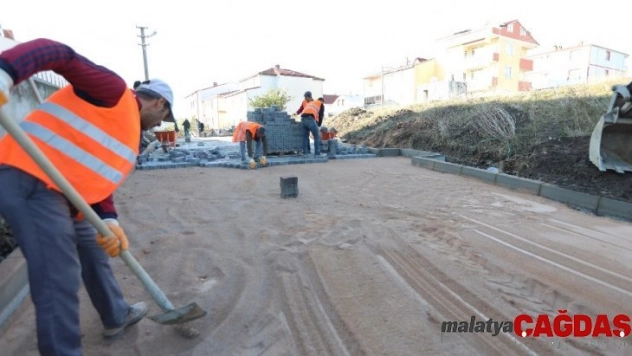 Çayırova'da sokaklar parke ile kaplanıyor