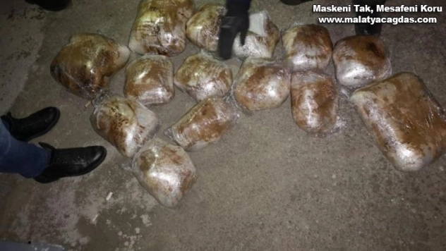 Çekici ile uyuşturucu sevkiyatına darbe