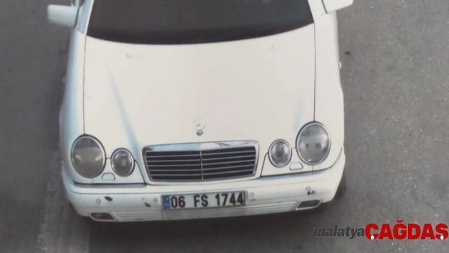 Cenazeye giden ailenin evini soydular