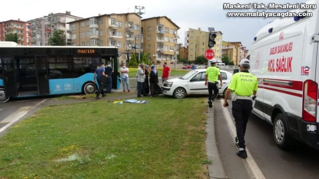 Cenazeye giderken kaza yaptılar: 3 yaralı