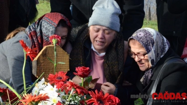 Ceren'in annesinden duygulandıran sözler: 'Doğum gününde mezarına senin kıyafetlerini giydim de geldim'