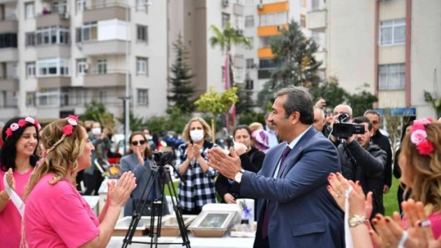 Çetin : 'Kadınlarımız 365 gün başımızın tacıdır'