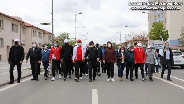 Çevre için yürüyüş yapıp pedal çevirdiler