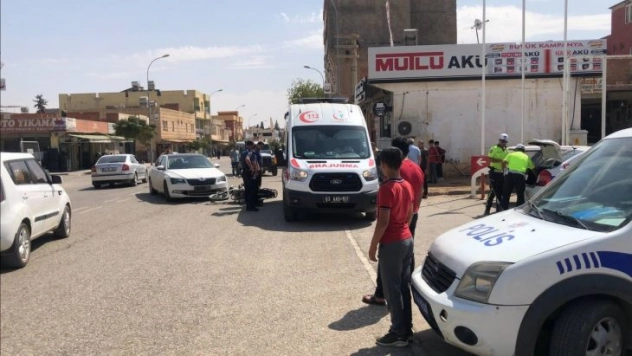 Ceylanpınar'da motor ile otomobil çarpıştı: 1 yaralı