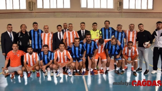 Cezaevinde dostluk maçı