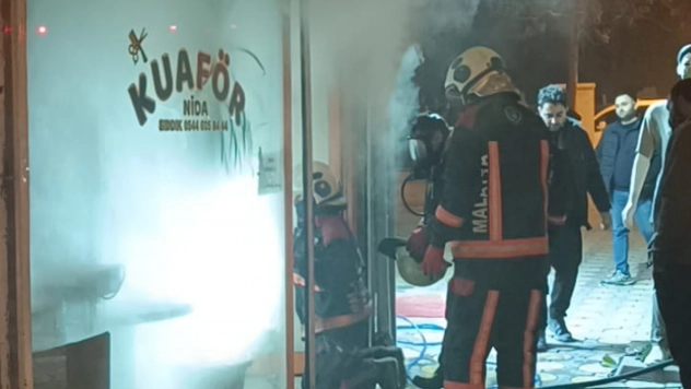 Cezmi Kartay Caddesi'ndeki İşyerinde Yangın: Olayda maddi hasar oluştu