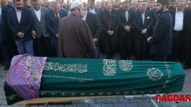 CHP'li eski belediye başkanın eşi son yolculuğuna uğurlandı